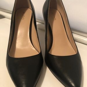 Aldo Black Leather pumps size 9